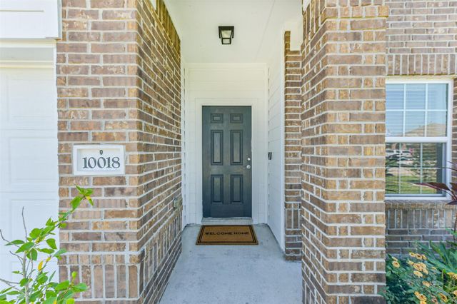 10018 Chase Court, Baytown, TX 77521