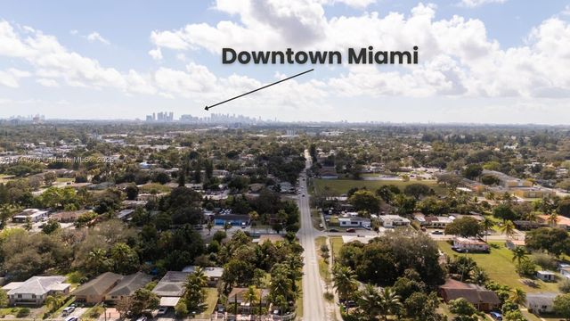 866 NW 108th St, Miami, FL 33168