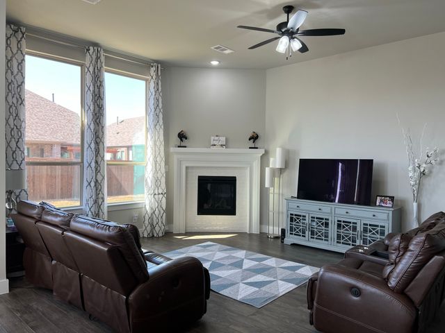 1416 Saddle Ridge Drive, Aubrey, TX 76227