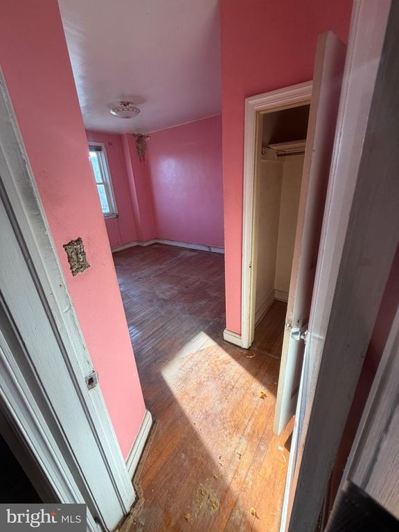 Image 10 of property listing at 3804 ROLAND VIEW AVE, Baltimore, MD 21215