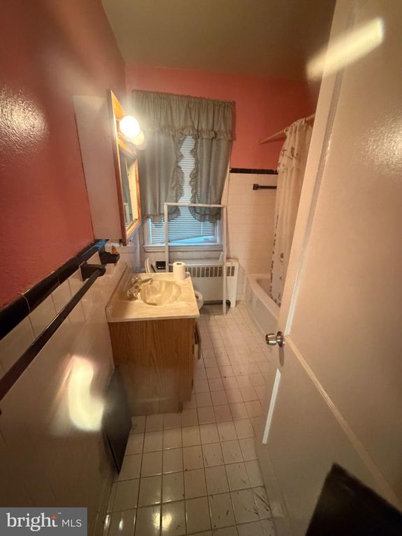 Image 12 of property listing at 3804 ROLAND VIEW AVE, Baltimore, MD 21215