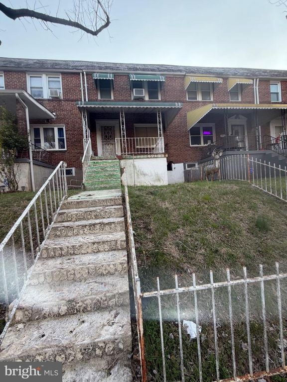 Image 3 of property listing at 3804 ROLAND VIEW AVE, Baltimore, MD 21215