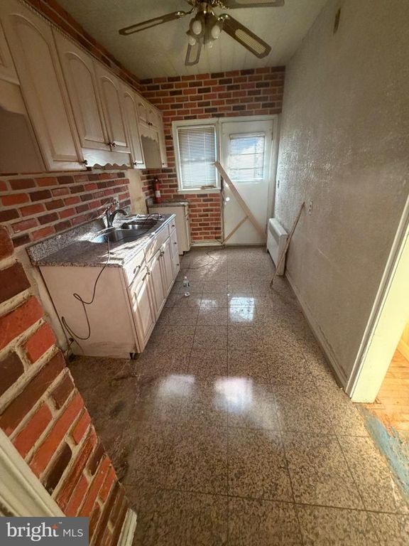 Image 6 of property listing at 3804 ROLAND VIEW AVE, Baltimore, MD 21215