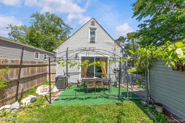 7415 Gilman Street, Westland, MI 48185