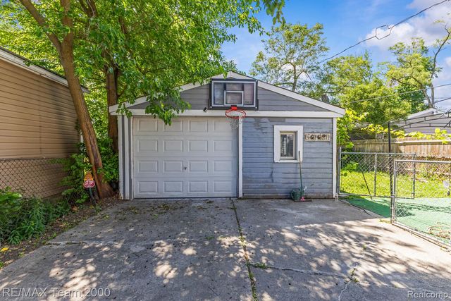 7415 Gilman Street, Westland, MI 48185