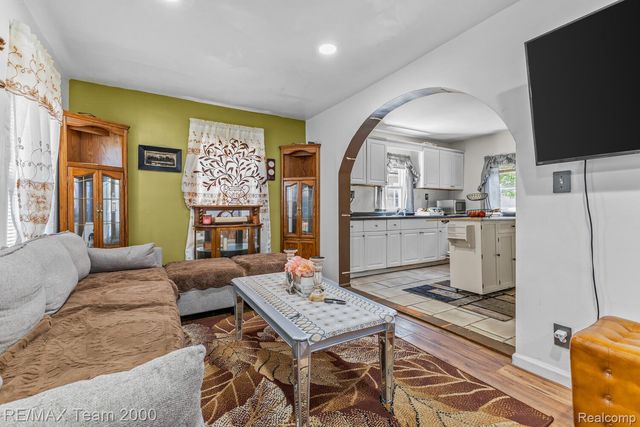 7415 Gilman Street, Westland, MI 48185