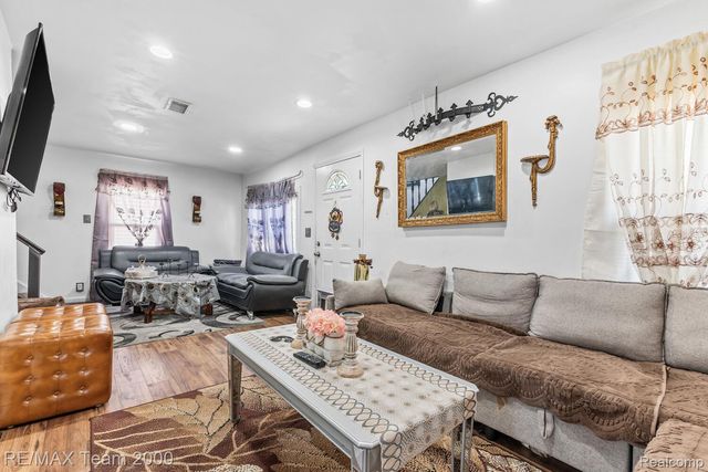 7415 Gilman Street, Westland, MI 48185