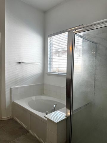 304 Valona LOOP, Round Rock, TX 78681