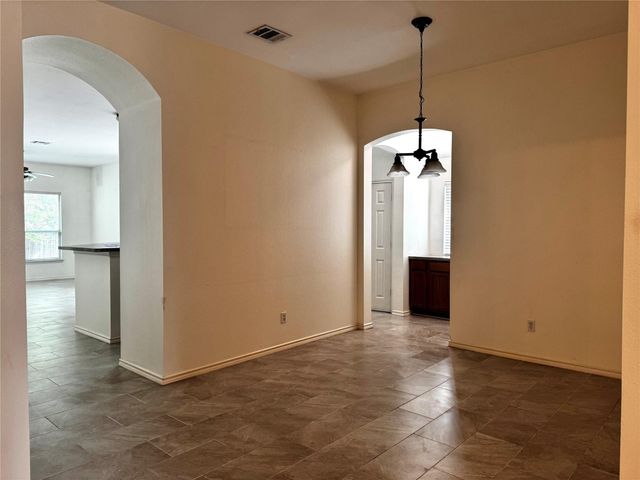 304 Valona LOOP, Round Rock, TX 78681