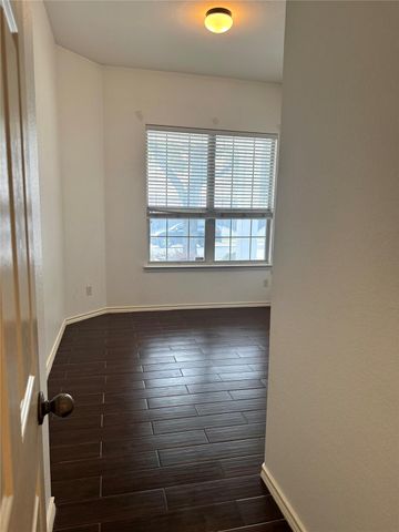 304 Valona LOOP, Round Rock, TX 78681