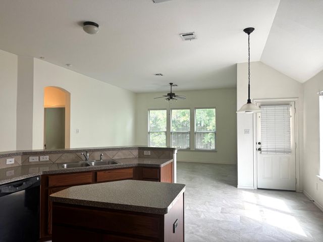 304 Valona LOOP, Round Rock, TX 78681