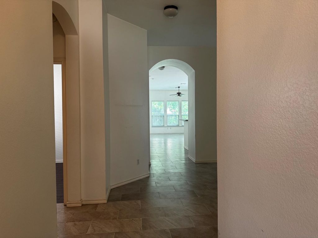 304 Valona LOOP, Round Rock, TX 78681