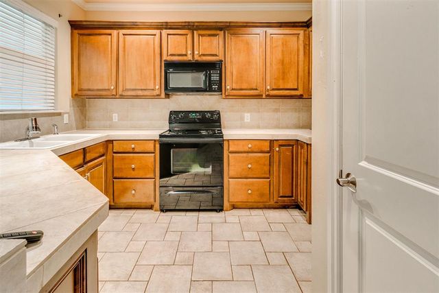 17119 Cedar Drive, Edmond, OK 73012