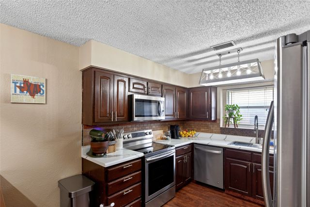204 N Flaxseed Lane, Fort Worth, TX 76108