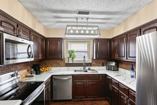 204 N Flaxseed Lane, Fort Worth, TX 76108