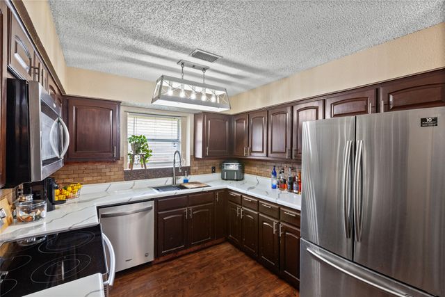 204 N Flaxseed Lane, Fort Worth, TX 76108