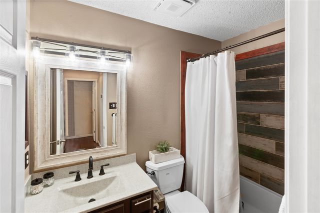 204 N Flaxseed Lane, Fort Worth, TX 76108