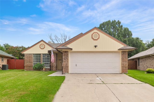 204 N Flaxseed Lane, Fort Worth, TX 76108