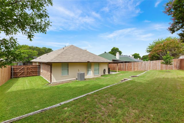 204 N Flaxseed Lane, Fort Worth, TX 76108