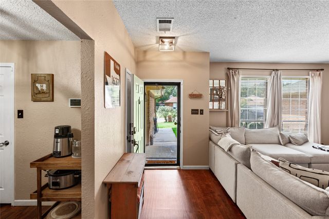204 N Flaxseed Lane, Fort Worth, TX 76108