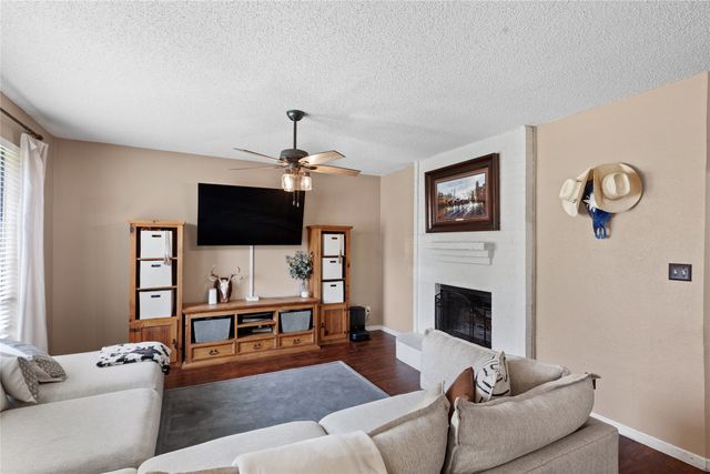 204 N Flaxseed Lane, Fort Worth, TX 76108