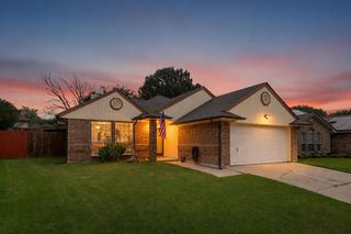 204 N Flaxseed Lane, Fort Worth, TX 76108