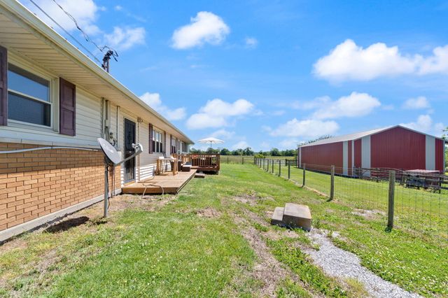 2665 Kentucky 80, Windsor, KY 42565