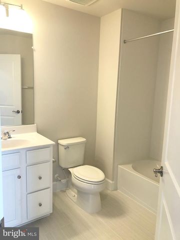 1806 BRISCOE LN, Fredericksburg, VA 22401
