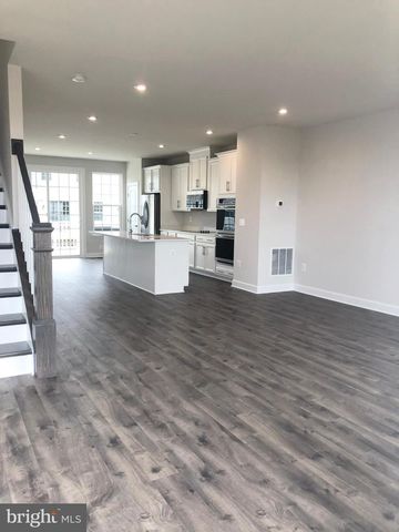 1806 BRISCOE LN, Fredericksburg, VA 22401