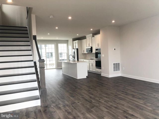1806 BRISCOE LN, Fredericksburg, VA 22401