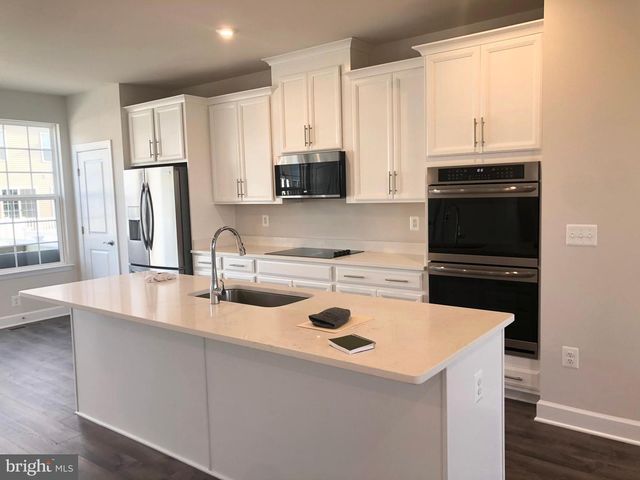 1806 BRISCOE LN, Fredericksburg, VA 22401