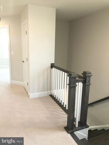 1806 BRISCOE LN, Fredericksburg, VA 22401