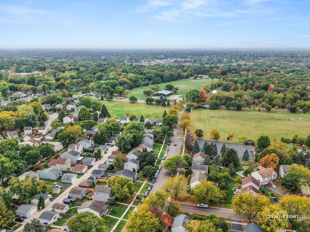 904 Geneva Drive, Geneva, IL 60134