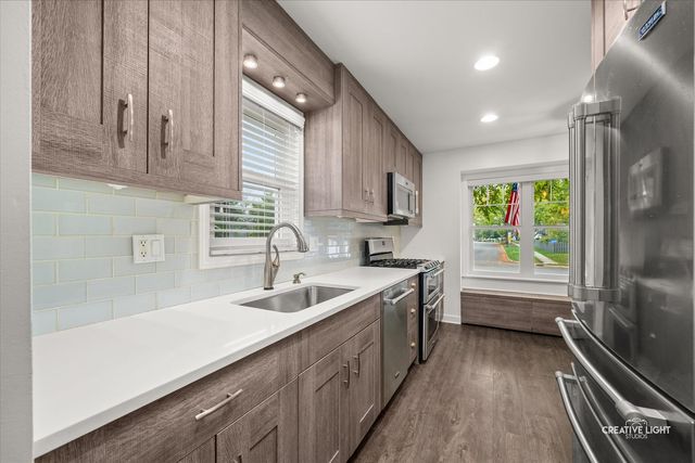 904 Geneva Drive, Geneva, IL 60134