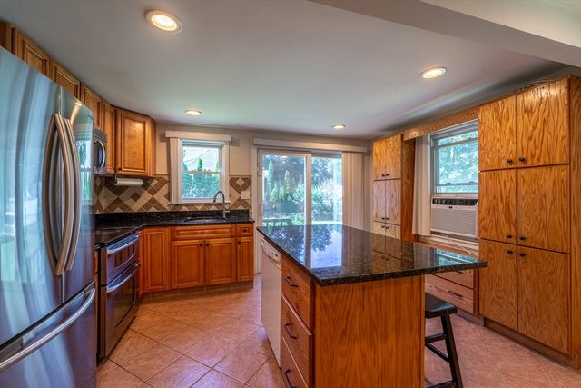 58 Bailey St, Worcester, MA 01602