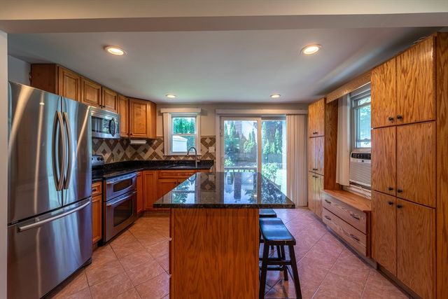 58 Bailey St, Worcester, MA 01602
