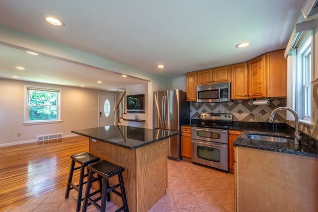 58 Bailey St, Worcester, MA 01602