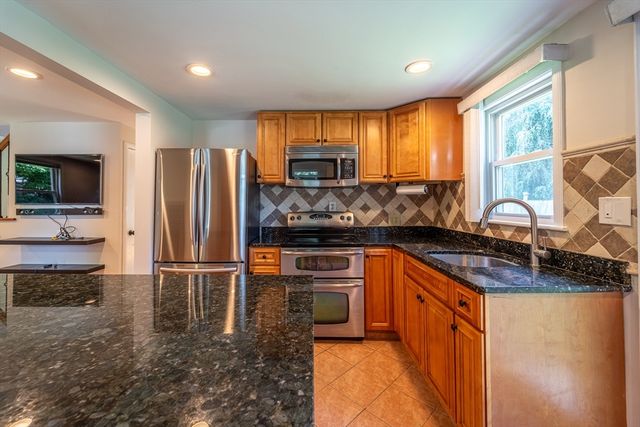 58 Bailey St, Worcester, MA 01602