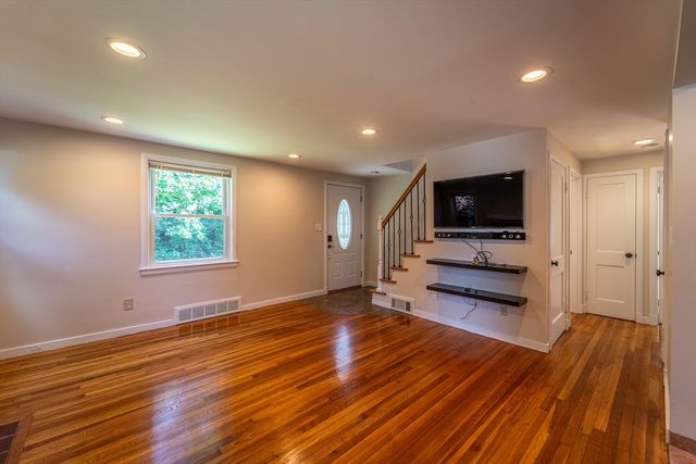58 Bailey St, Worcester, MA 01602