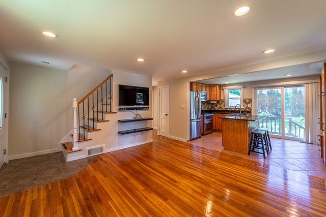 58 Bailey St, Worcester, MA 01602