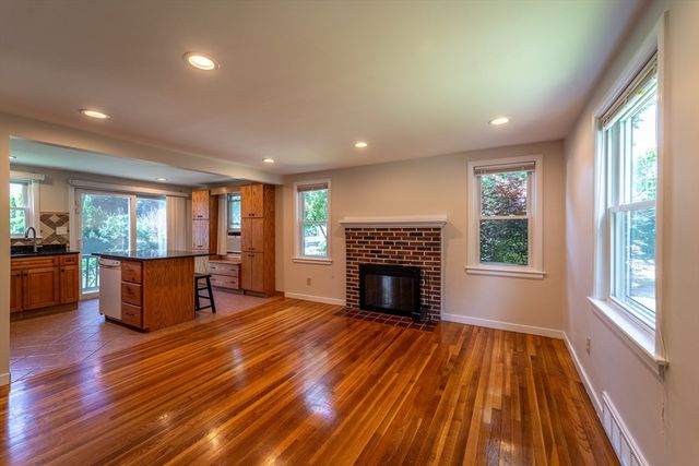 58 Bailey St, Worcester, MA 01602