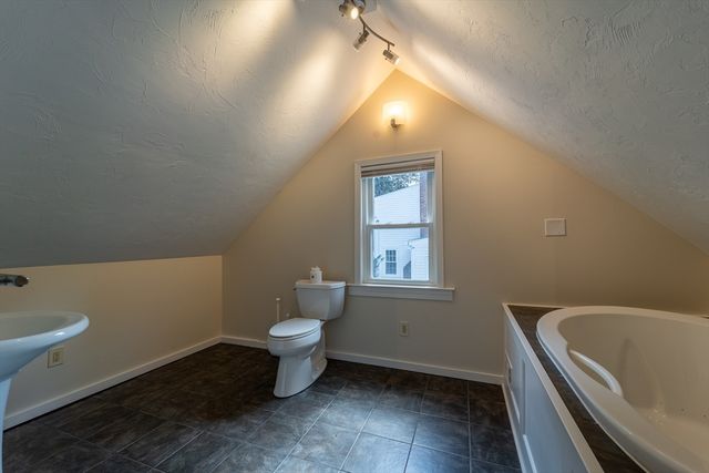 58 Bailey St, Worcester, MA 01602