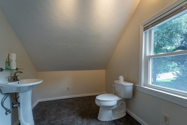 58 Bailey St, Worcester, MA 01602