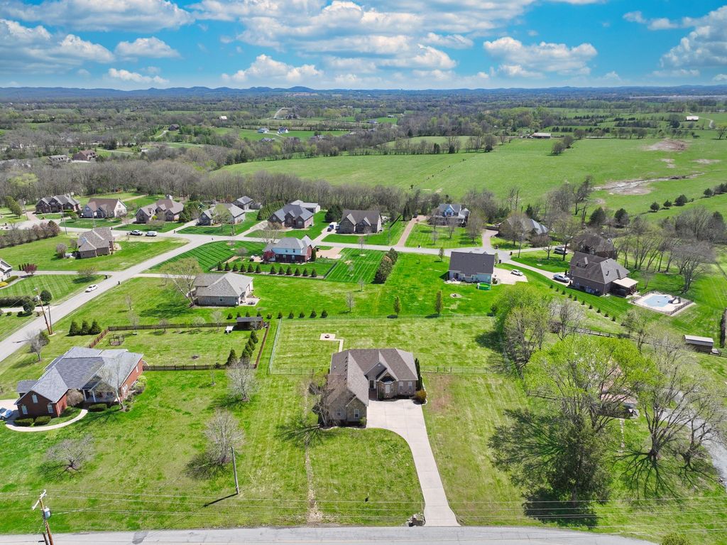 1110 Pruitt Ln, Gallatin, TN 37066