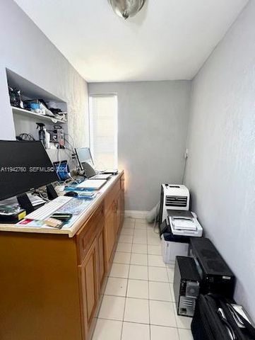 2450 NW 85th Avenue, Sunrise, FL 33322