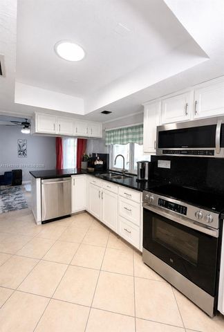 2450 NW 85th Avenue, Sunrise, FL 33322