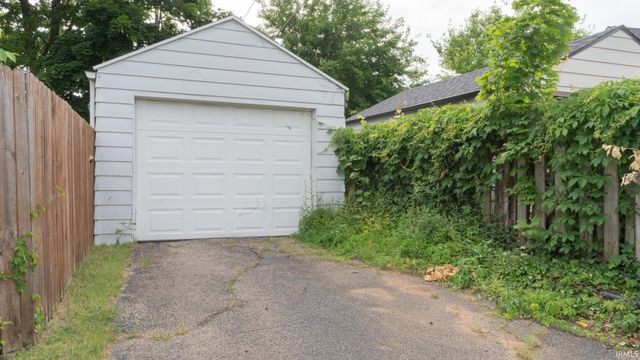 1336 E South Street, South Bend, IN 46615