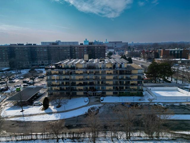 8300 E Jefferson Avenue 104, Detroit, MI 48209
