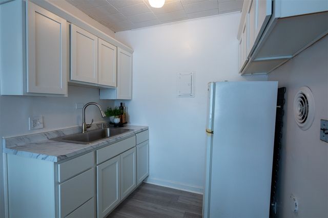 8300 E Jefferson Avenue 104, Detroit, MI 48209