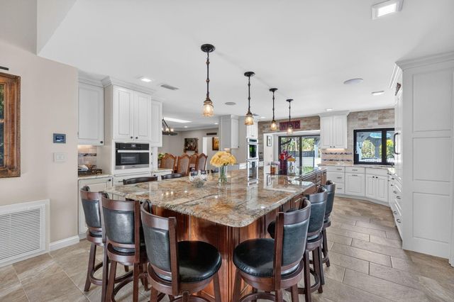 5212 Foxpointe Circle SE, Delray Beach, FL 33445